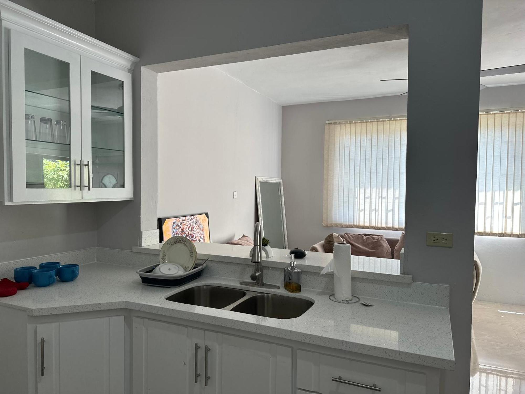 The Shelton - Sinclair Apartment Teluk Montego Bagian luar foto