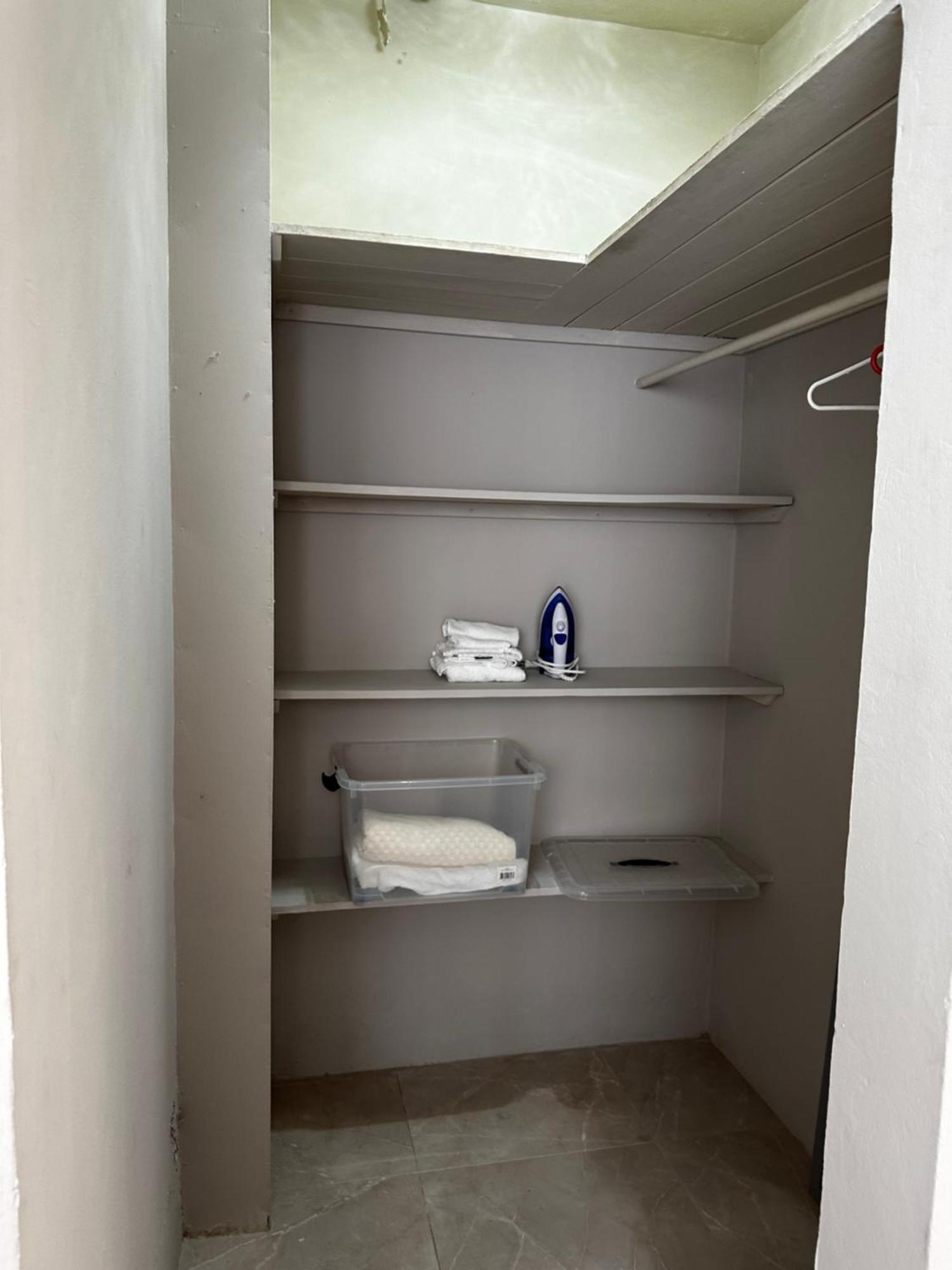 The Shelton - Sinclair Apartment Teluk Montego Bagian luar foto